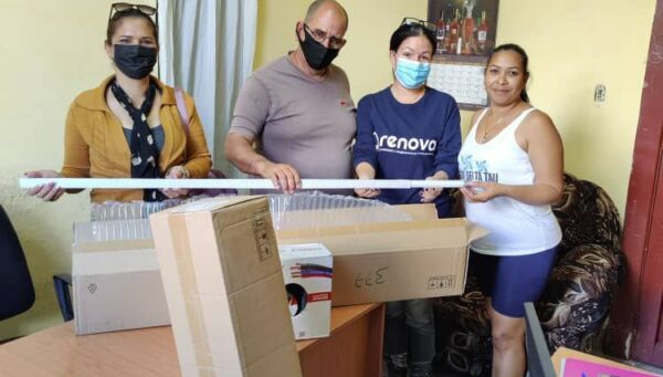 Entrega de donativo al Hospital Materno de Camagüey