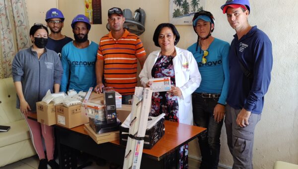 Signing of collaboration agreement and delivery of donation to the Joaquín de Agüero polyclinic.