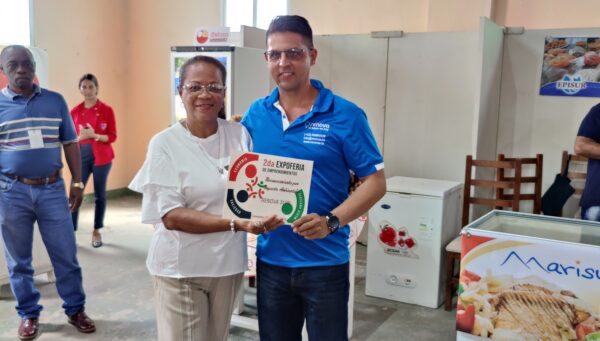 RENOVA S.U.R.L. receives recognition for Environmental Impact at the 2nd Enterpreneurs Expofair of Camagüey.