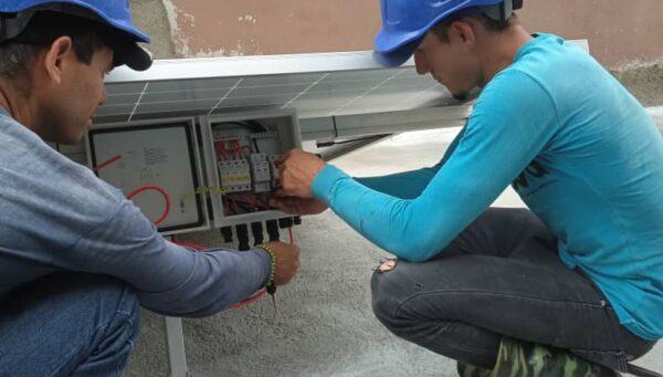 Photovoltaic solar system installation in Camagüey