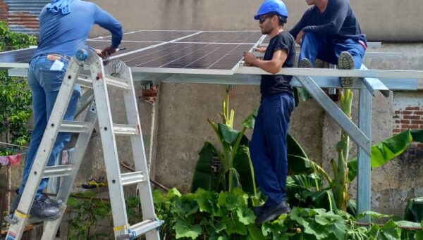 Renewable energies in harmony with food production. Installation of solar photovoltaic system in the residential sector.