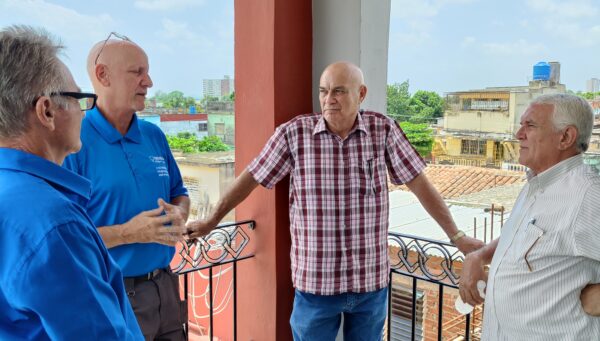 Visita de comisión parlamentaria de la Asamblea Nacional del Poder Popular a RENOVA S.U.R.L.