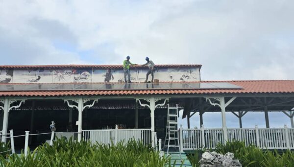Installation of an isolated photovoltaic system in Cayo Medialuna.