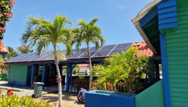 Marina Marlin en Cayo Paredón Grande y Cayo Guillermo ya cuentan con sistemas solares fotovoltaicos instalados por RENOVA S.R.L.
