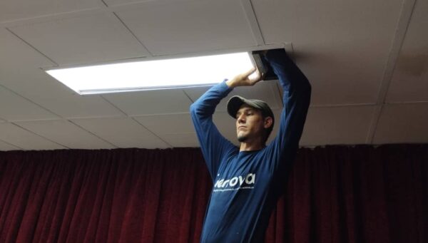 Installation of LED luminaires at the Manuel Ascunce provincial hospital in Camagüey.