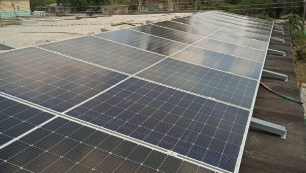 Installation of photovoltaic system at the Ruta Invasora rice CAI, in Camagüey.