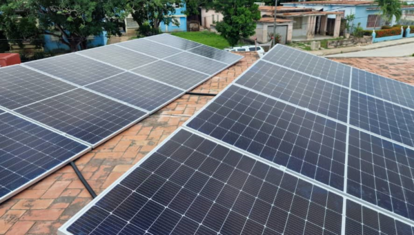 Successful installation of a photovoltaic system in a house in Camagüey.