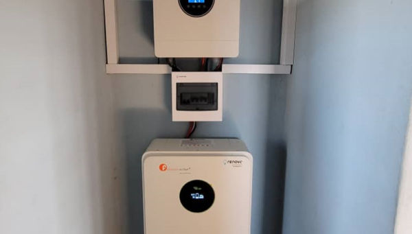 Montaje de inversor Felicity de 3kw, con batería de 10 kw