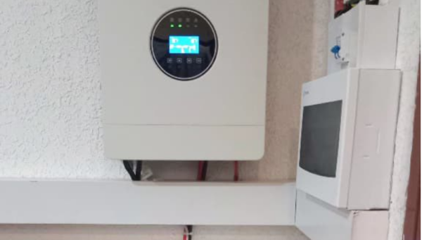 Renova SRL instala kit fotovoltaico aprovechando la estructura del techo de tejas en Camagüey