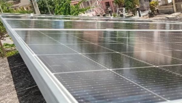 Renova SRL instala kit solar con tecnología bifacial en Camagüey