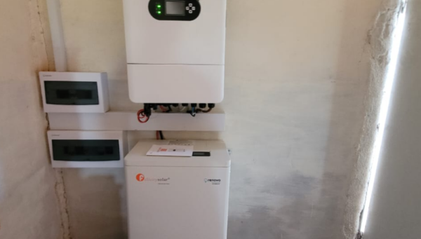 Montaje completado por RENOVA SRL: sistema de 8kW con batería de 15kW y 16 paneles bifaciales
